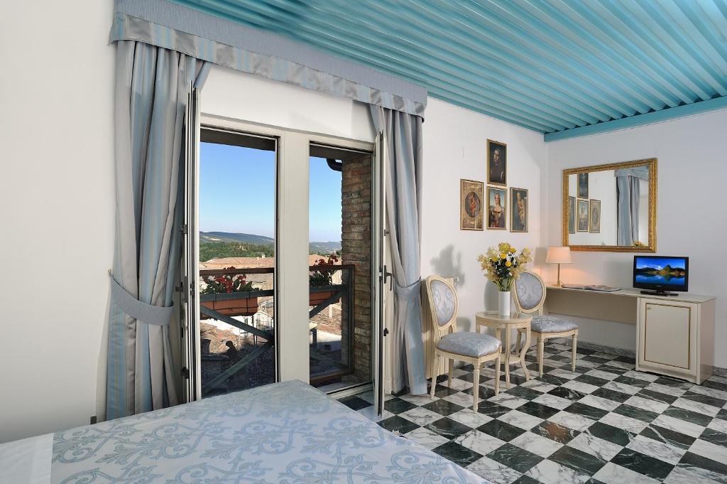 Hotel Raffaello - Self Check-In Free Urbino Room photo